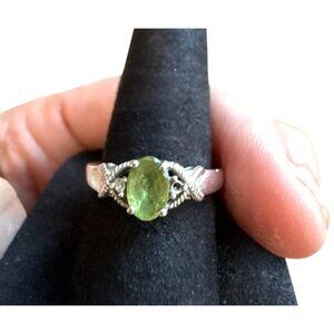VTG 925 Sterling Silver Green Peridot Sz 7 Ring w Claw Design and Accent Stones